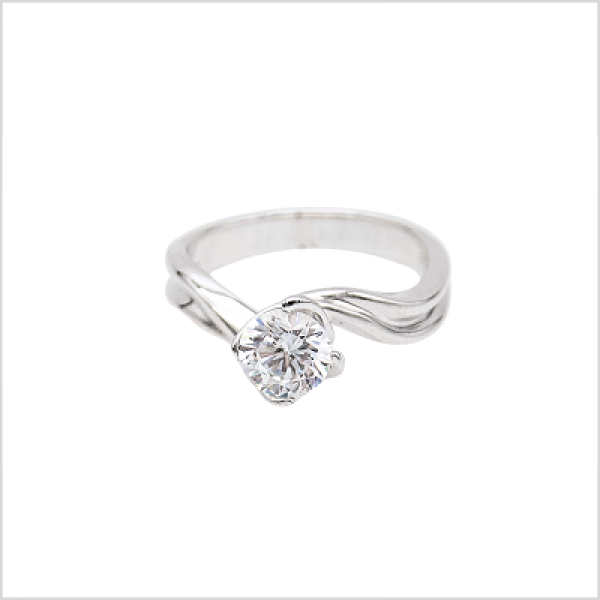 Anello Solitaire in oro bianco con diamante naturale
